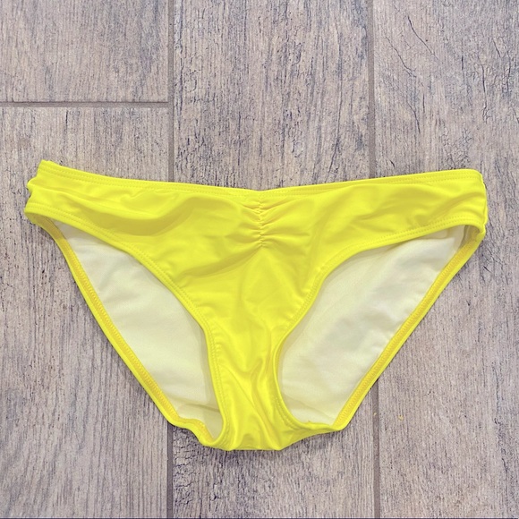 Crossover Top Bikini - Picture 2 of 7